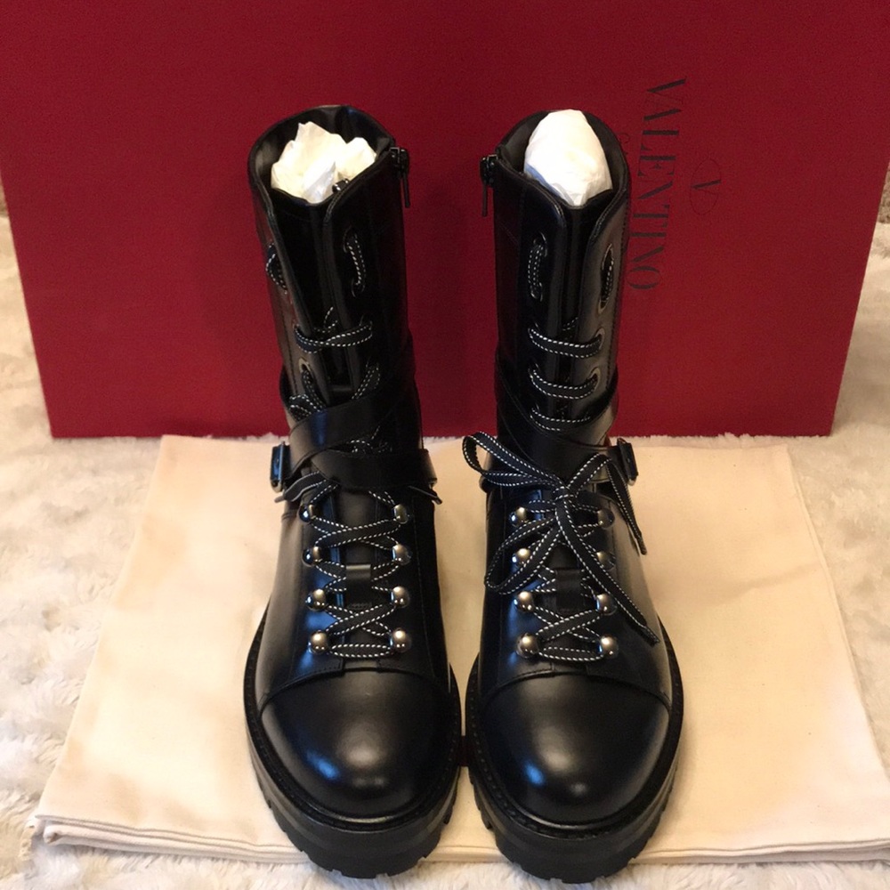AUTHENTIC BNIB Valentino Rockstud Combat Boots 38 - Picture 1 of 7